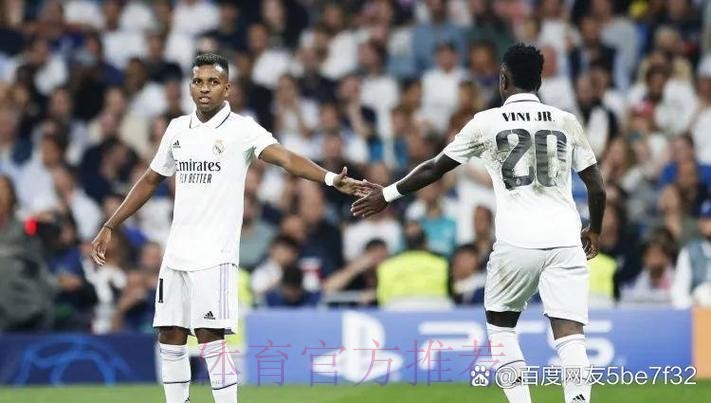 马卡:皇马没放弃签下戴维斯 曼联和巴萨都被拒 马卡:皇马没放弃签下戴维斯 曼联和巴萨都被拒